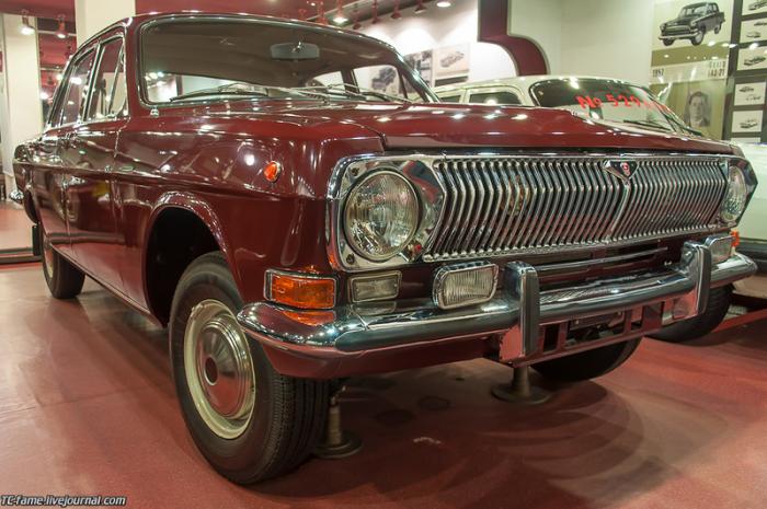 ГАЗ-24 "Волга" - советский легковой автомобиль среднего класса, серийно производившийся на заводе с 1970 по 1985 год